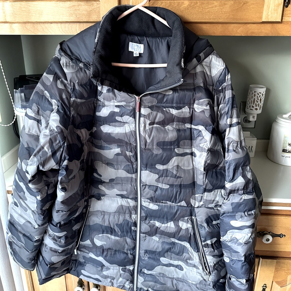 Time & Tru 2X grey camo jacket